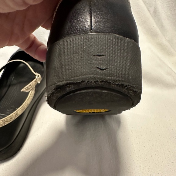 FitFlop Mary Jane’s. premium black leather with ‘snake skin’ print accent. - Picture 5 of 9